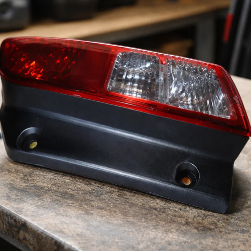 Stop Izquierdo Nissan Pathfinder R51 Modelo 2007