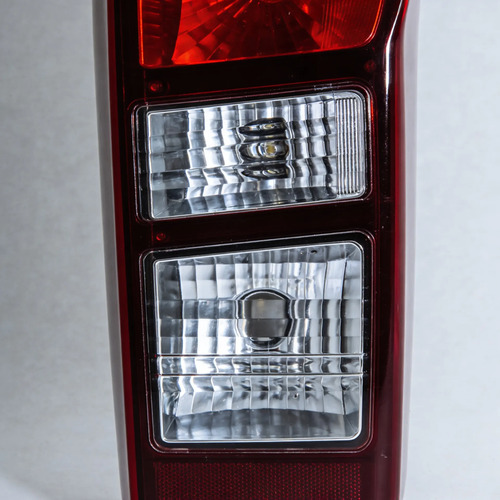 Stop Humo Derecho Chevrolet D-max 2014-2017 - Image 3